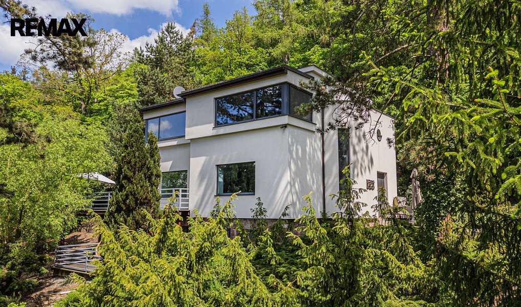 Prodej domu 338 m² s pozemkem 6 193 m², Jince – náhled fotky 2