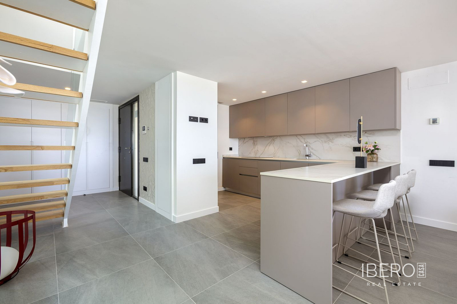 Prodej domu 194 m² s pozemkem 144 m² - Más