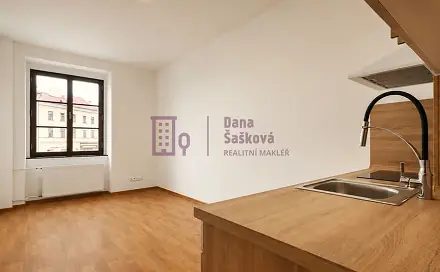 Pronájem bytu 1+kk 20 m², nám. Míru, Jindřichův Hradec - Jindřichův Hradec I