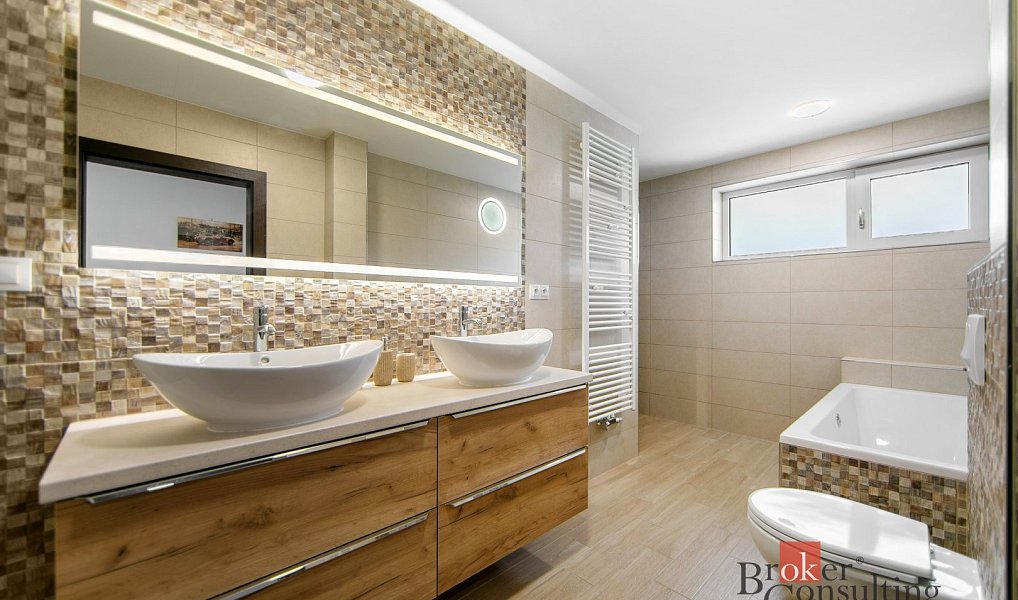 Prodej domu 196 m² s pozemkem 876 m², Loket – náhled fotky 16