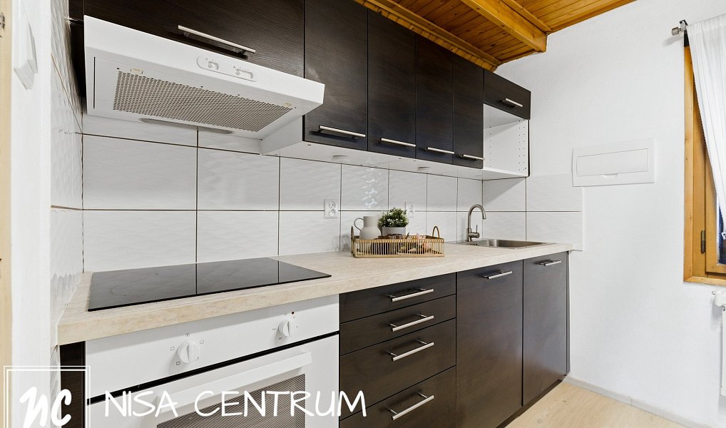 Prodej domu 220 m² s pozemkem 1 945 m², Hejnice – náhled fotky 3