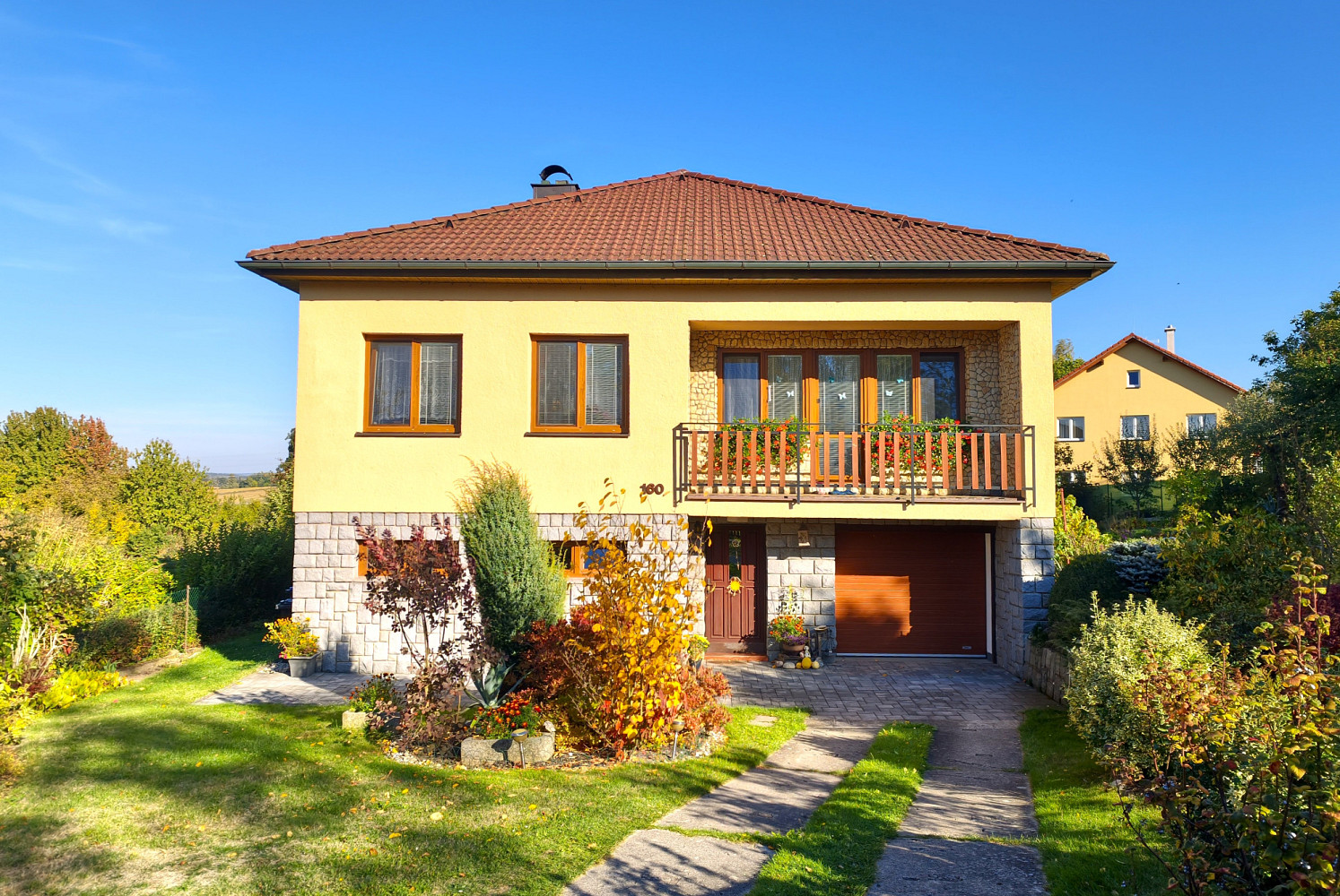 Prodej domu 210 m² s pozemkem 1 635 m² – fotografie 2