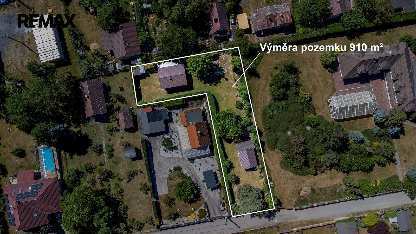 Prodej stavebního pozemku 910 m² — photo 2