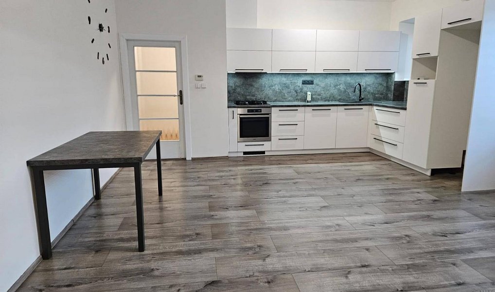 Pronájem bytu 2+kk 59 m², Hodonín – náhled fotky 2