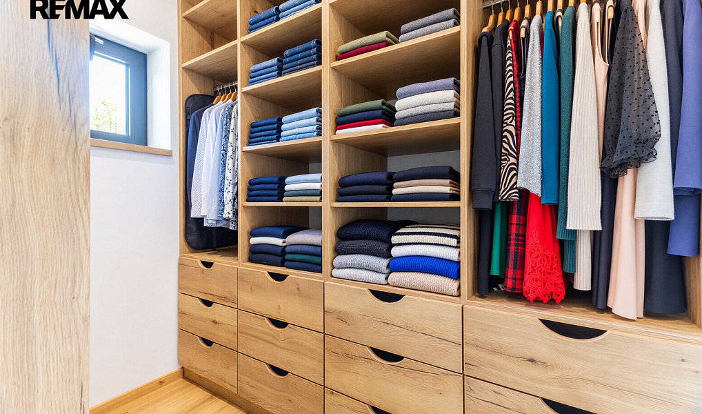 Prodej domu 180 m² s pozemkem 918 m², Černuc – náhled fotky 16