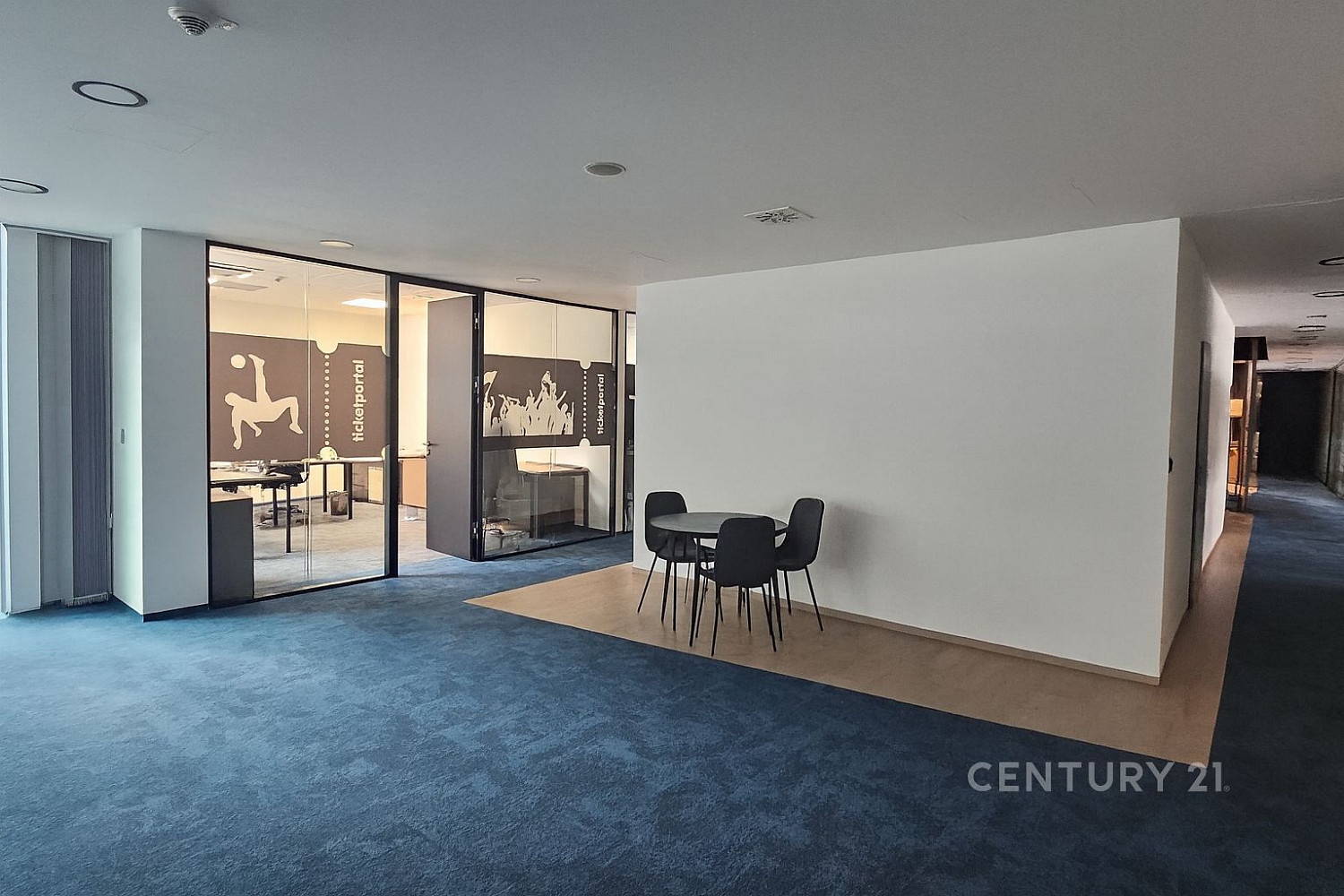 Pronájem kanceláře 1 040 m² — photo 4