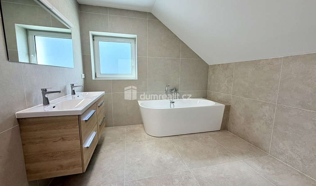Prodej domu 247 m² s pozemkem 1 024 m², Lukov – náhled fotky 8