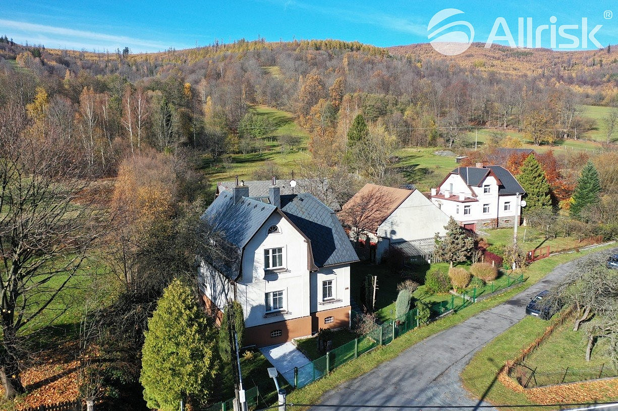 Prodej domu 246 m² s pozemkem 5 353 m²
