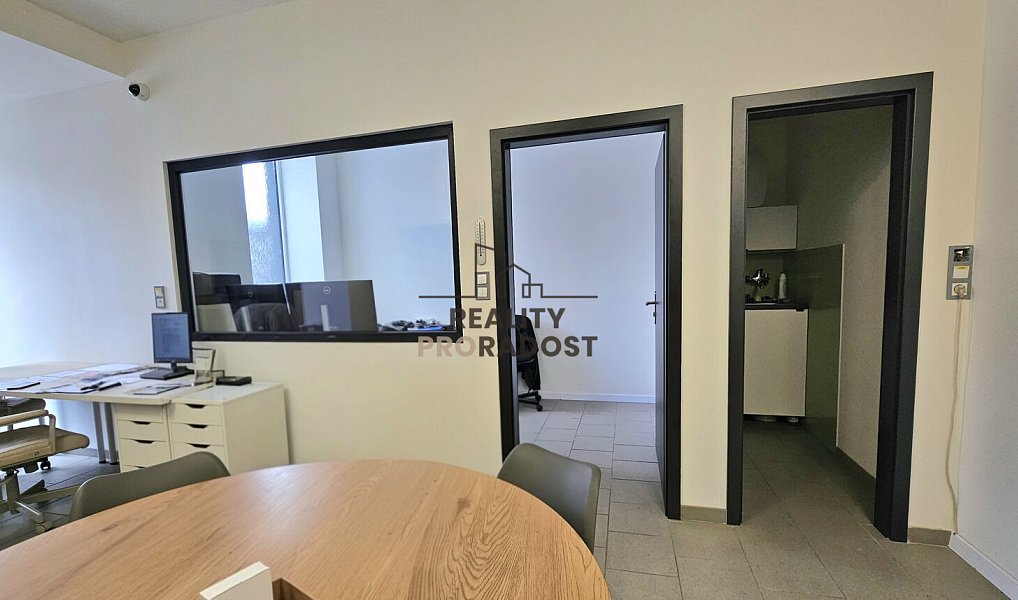 Pronájem obchodních prostor 130 m², Hodonín – náhled fotky 15