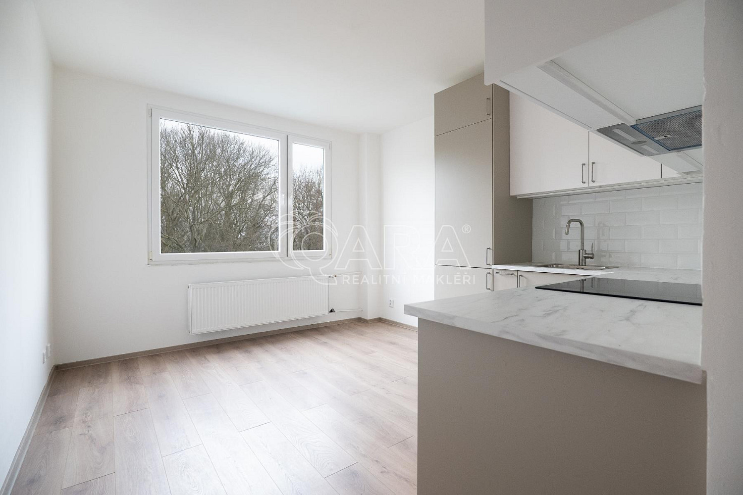 Pronájem kompletně zrekonstruovaného bytu 2+kk s balkonem, Děčín Školní ulice