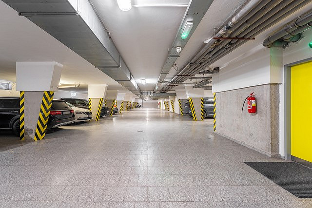 Pronájem garážového stání 18 m²