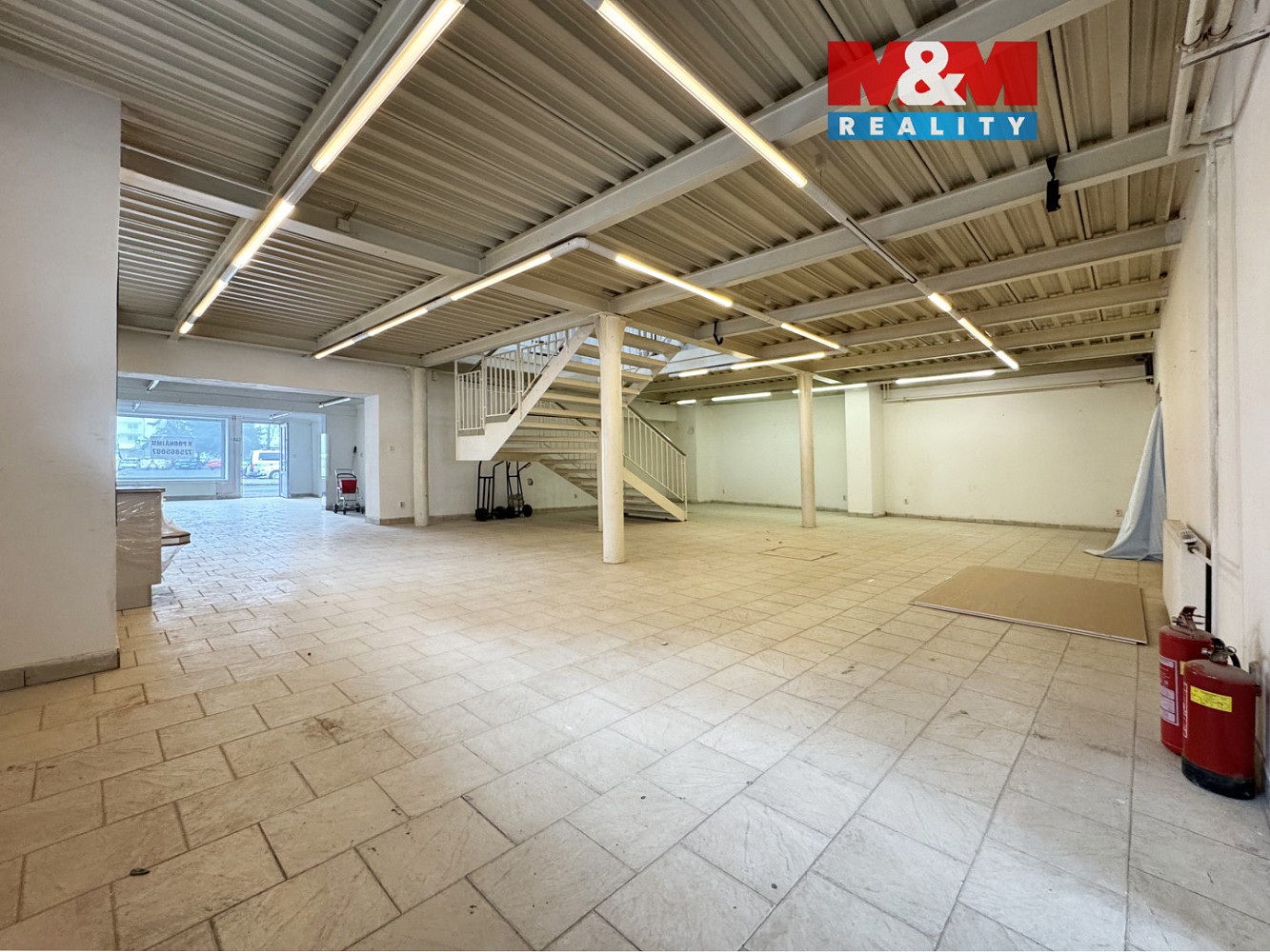 Pronájem obchodních prostor 180 m² — photo 2