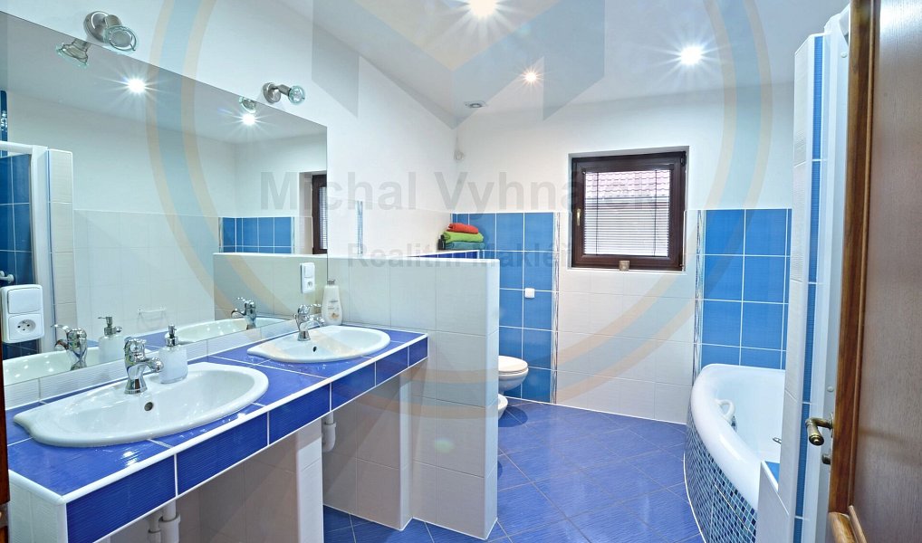 Prodej domu 154 m² s pozemkem 1 244 m², Tišice – náhled fotky 3
