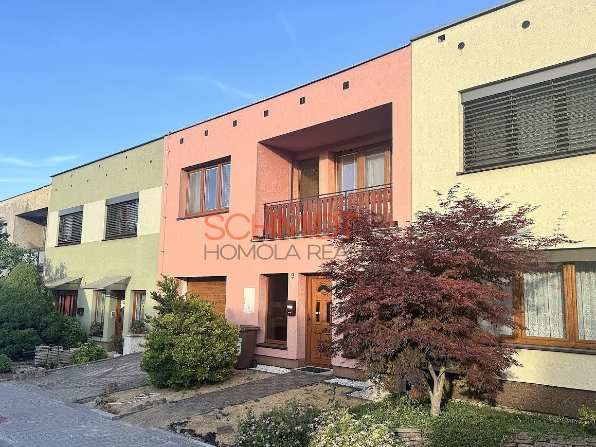 Prodej domu 206 m² s pozemkem 294 m² – pohled 2