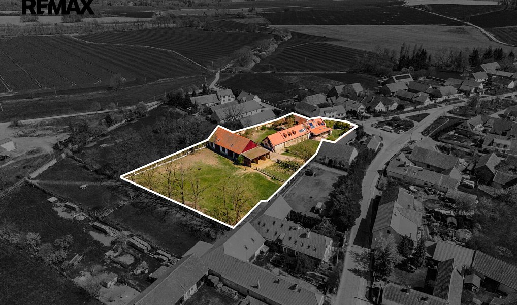 Prodej zemědělského objektu 770 m², Buzice – náhled fotky 2