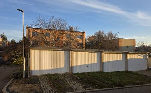 Moderní panelová garáž v klidné části Hustopečí u Brna suchá, udržovaná, k dispozici ihned, Okružní, Hustopeče, okres Břeclav