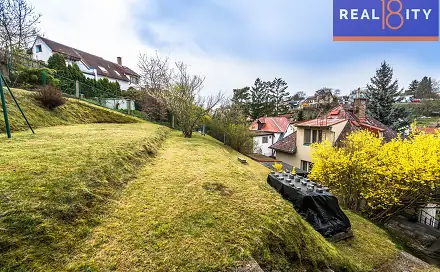 Prodej stavebního pozemku 773 m², V údolí, Praha 6 - Suchdol