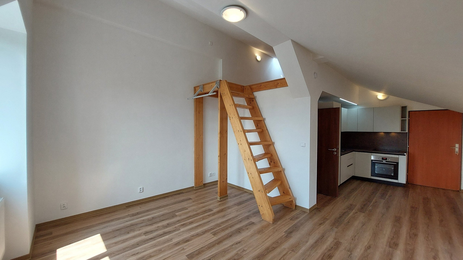 Pronájem bytu 2+kk 57 m² — photo 3