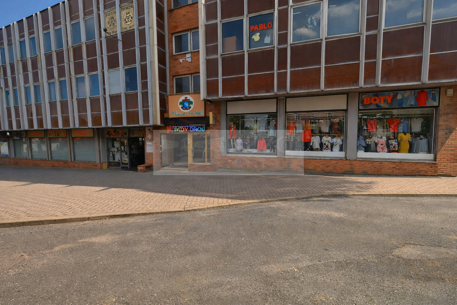 Pronájem obchodních prostor 217 m²