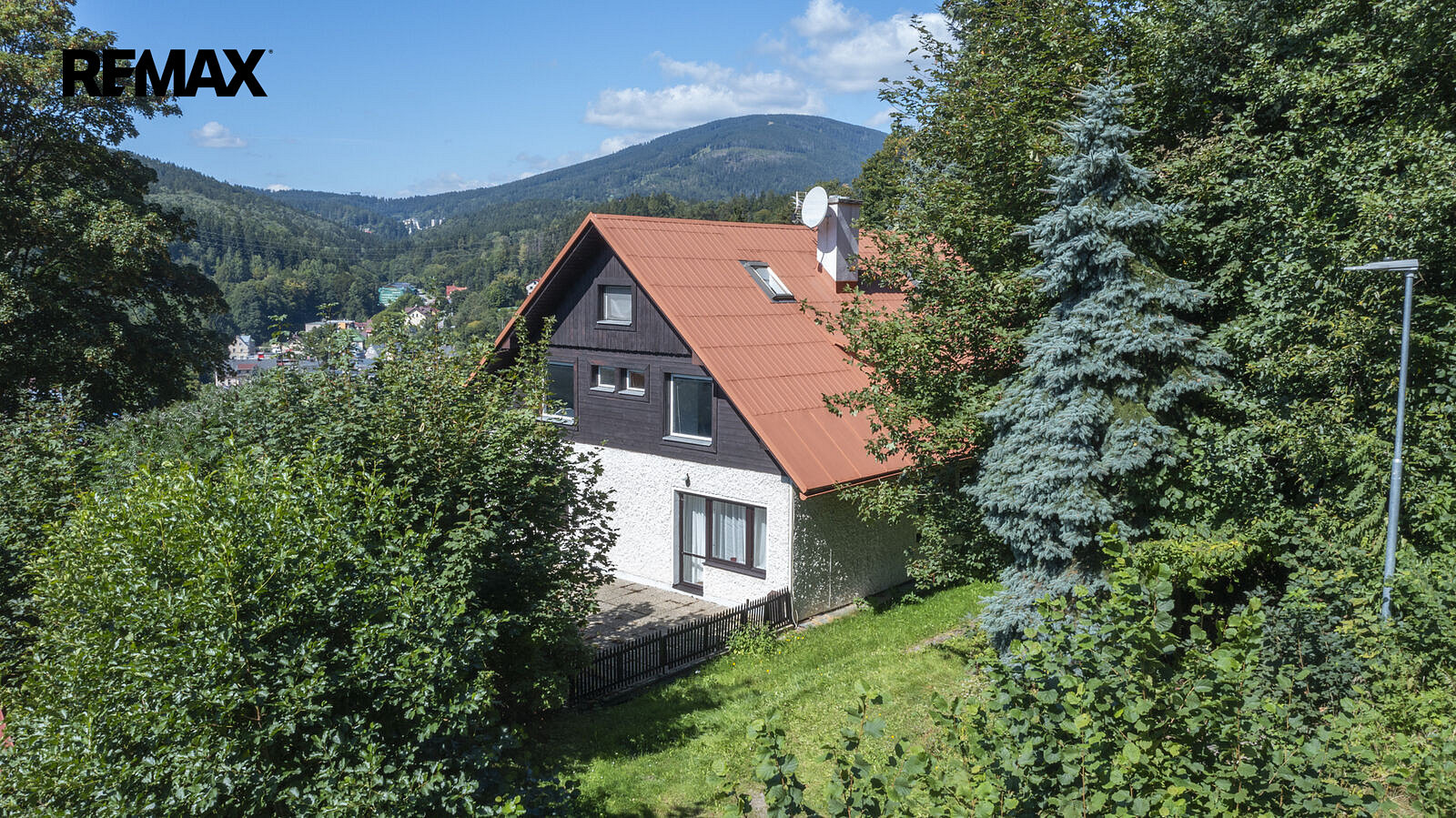 Prodej domu 393 m² s pozemkem 1 302 m²