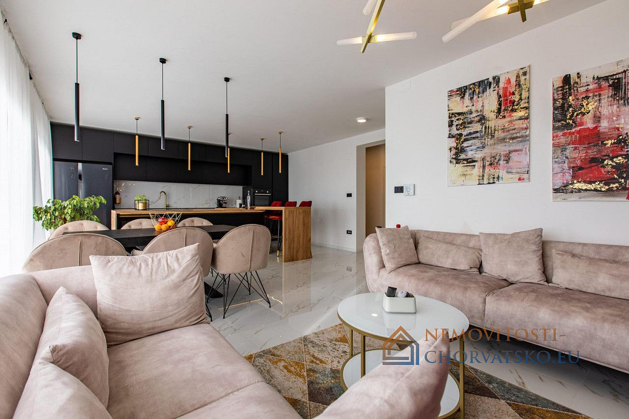 Prodej domu 120 m² s pozemkem 600 m² - Aanzicht 3