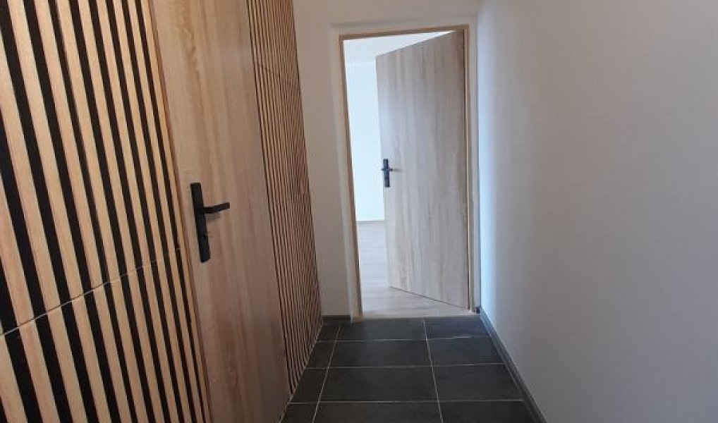 Prodej bytu 1+1 40 m², Loket – náhled fotky 14