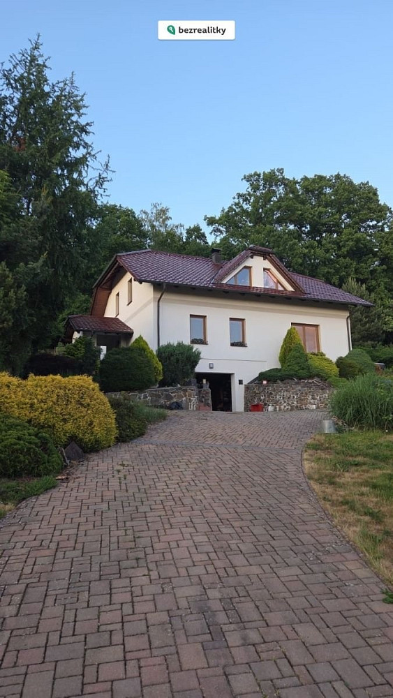 Prodej domu 330 m² s pozemkem 1 400 m²