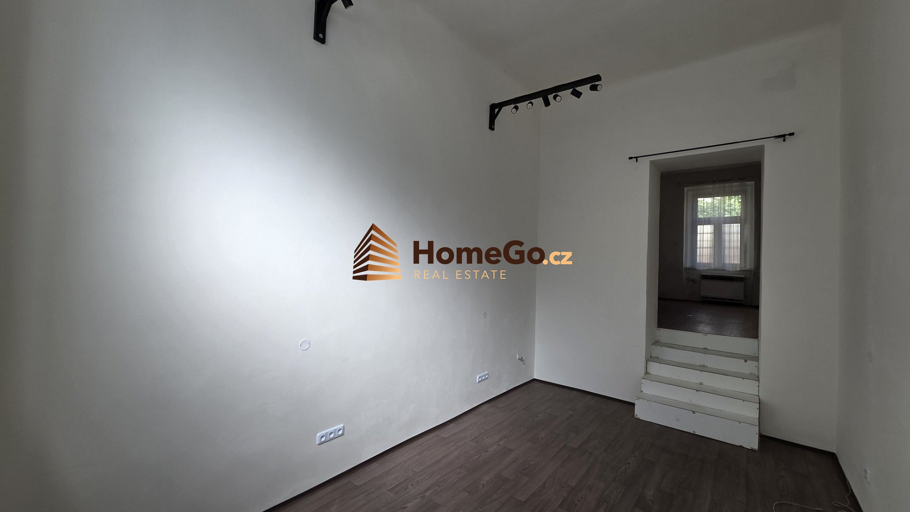 Pronájem obchodních prostor 33 m² – fotografie 3