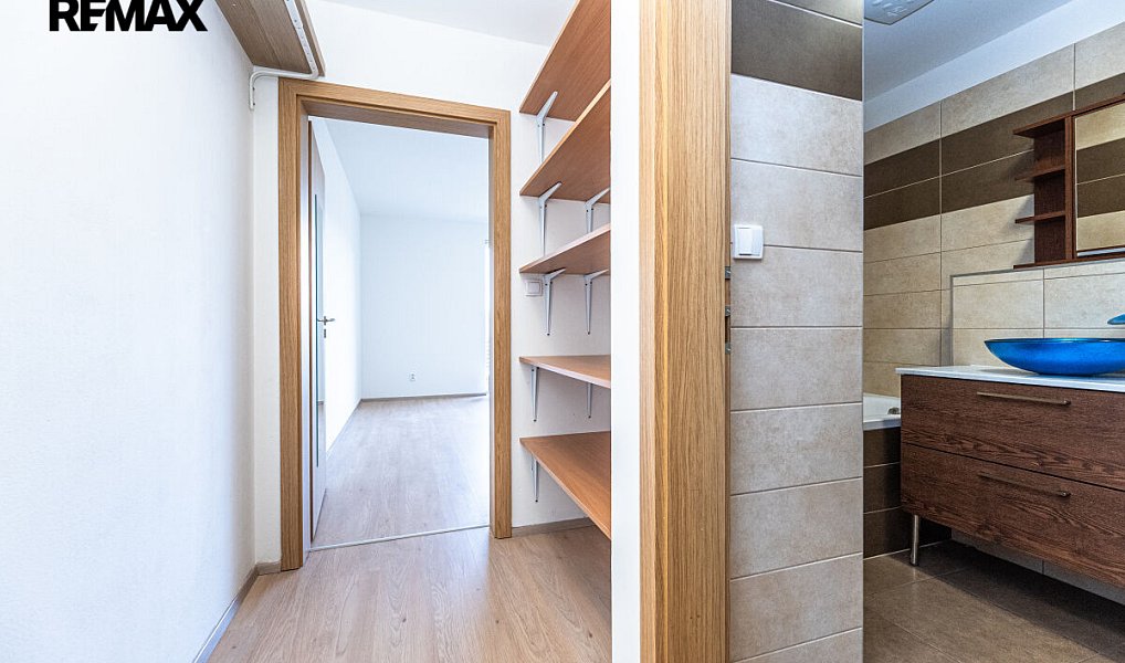 Pronájem bytu 1+kk 32 m², Hostivice – náhled fotky 9