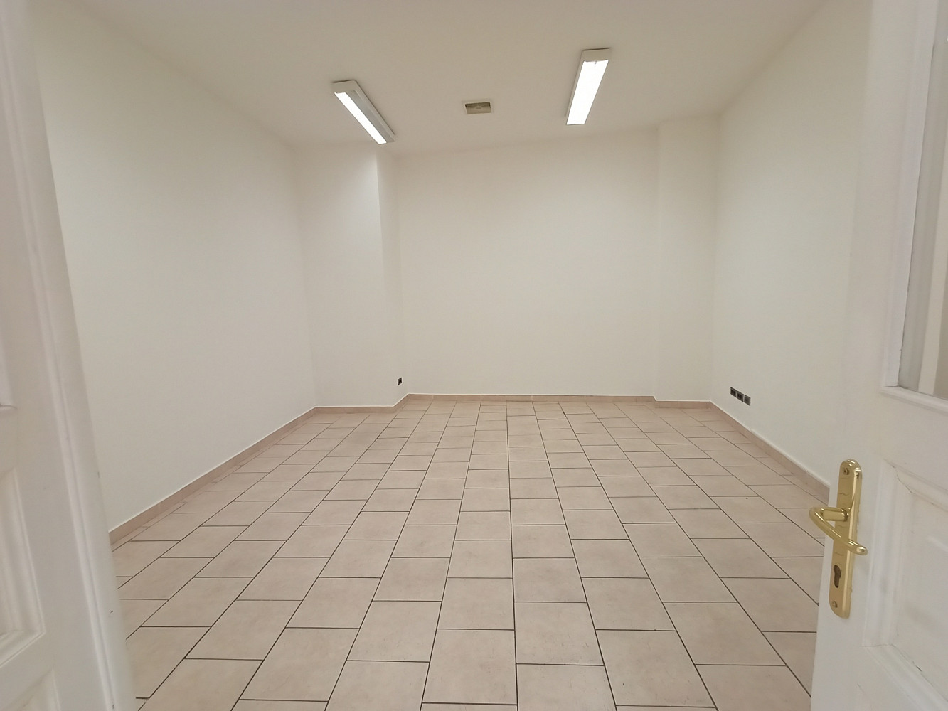 Pronájem kanceláře 73 m² – fotografie 4