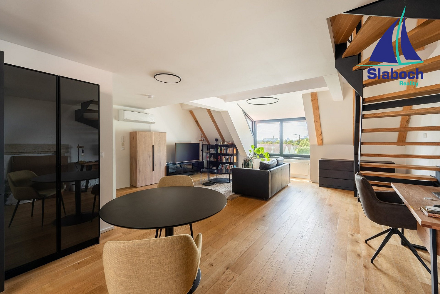 Pronájem bytu 2+kk 77 m² – fotografie 4
