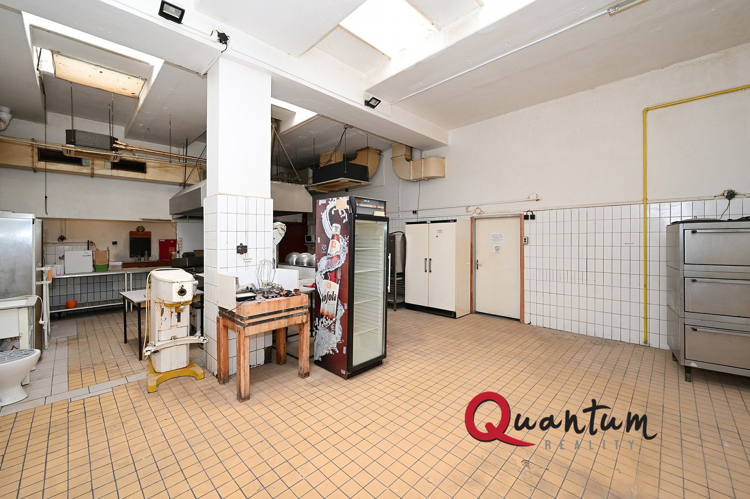 Pronájem komerčního objektu (jiného typu) 374 m² – fotografie 4