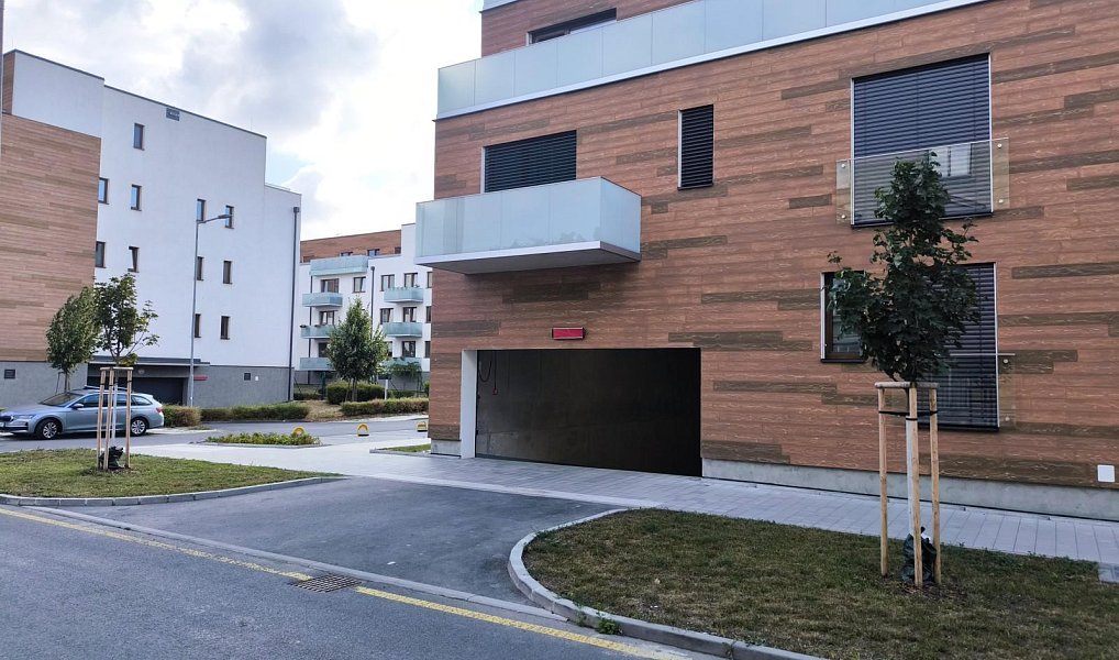 Pronájem garážového parkovacího stání v širším centru města Olomouce na tř. Jiřího Pelikána, Olomouc – náhled fotky 3