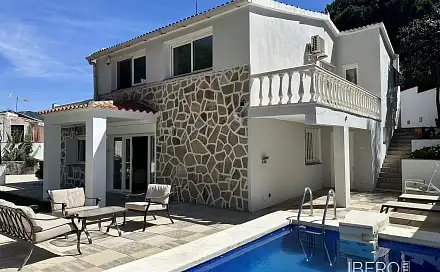 Prodej domu 191 m² s pozemkem 612 m²