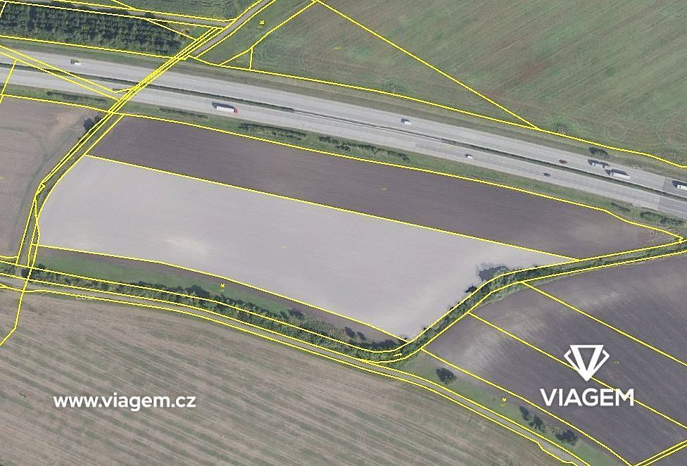 Prodej pole 1 526 m²