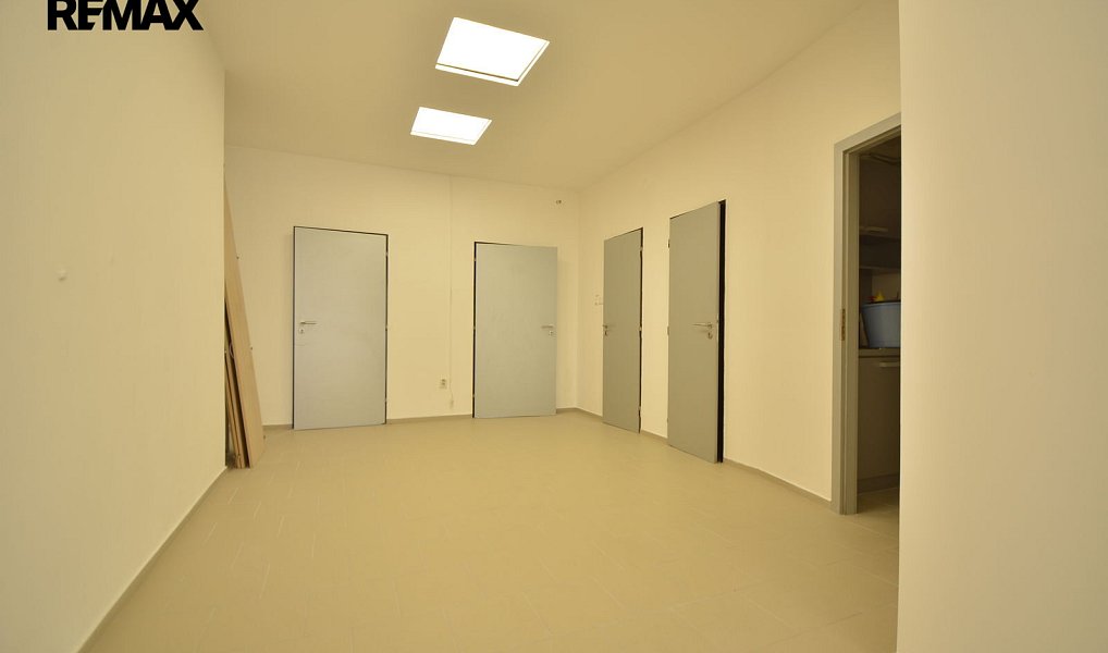 Pronájem obchodních prostor 58 m², Hradec Králové – náhled fotky 6