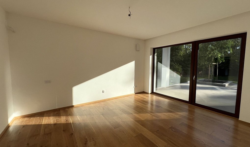 Prodej domu 235 m² s pozemkem 951 m², Tři Dvory – náhled fotky 11