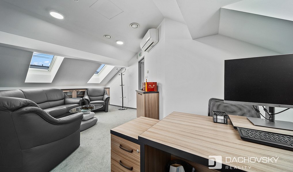 Prodej kanceláře 374 m², Pardubice – náhled fotky 38