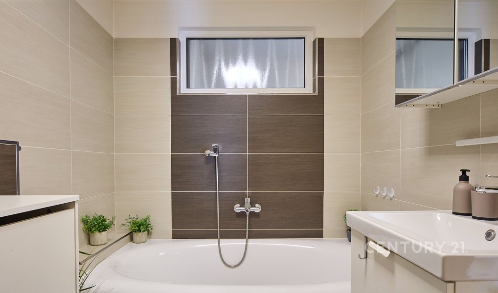 Prodej domu 260 m² s pozemkem 457 m², Ladná – náhled fotky 16
