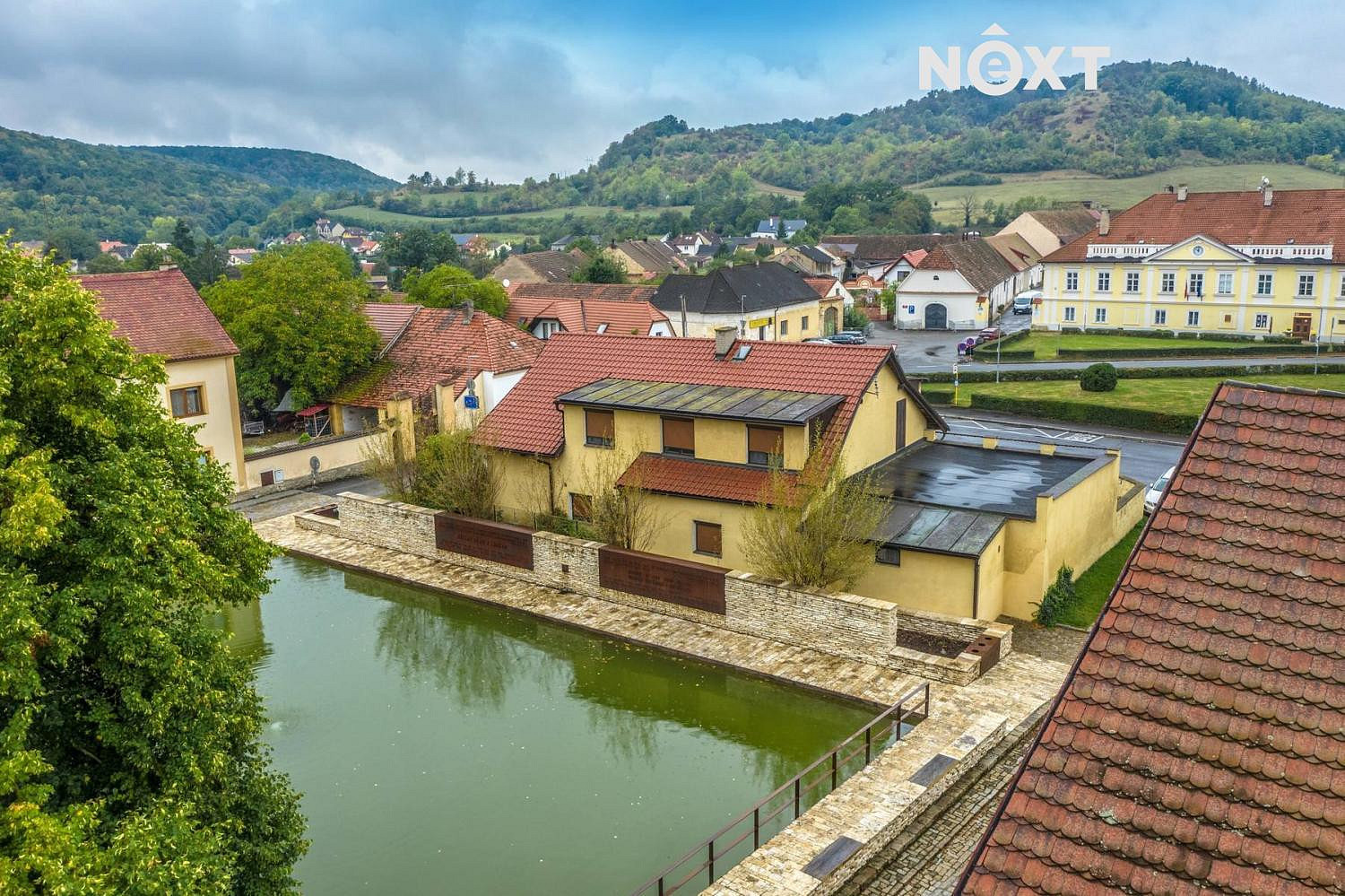 Prodej komerční Restaurace, 416m², Tetín – pohled 2