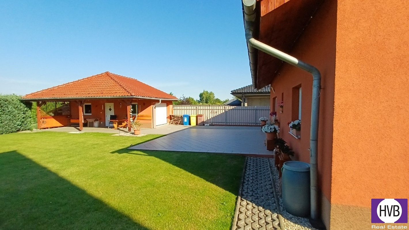 Prodej domu 131 m² s pozemkem 1 061 m² – pohled 3
