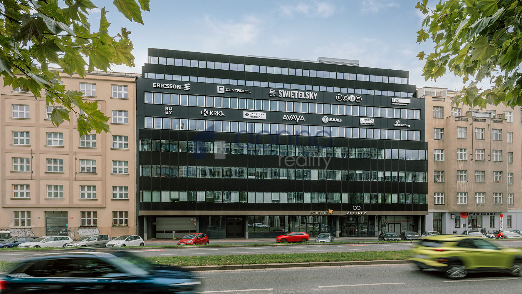 Pronájem kanceláře 342 m²