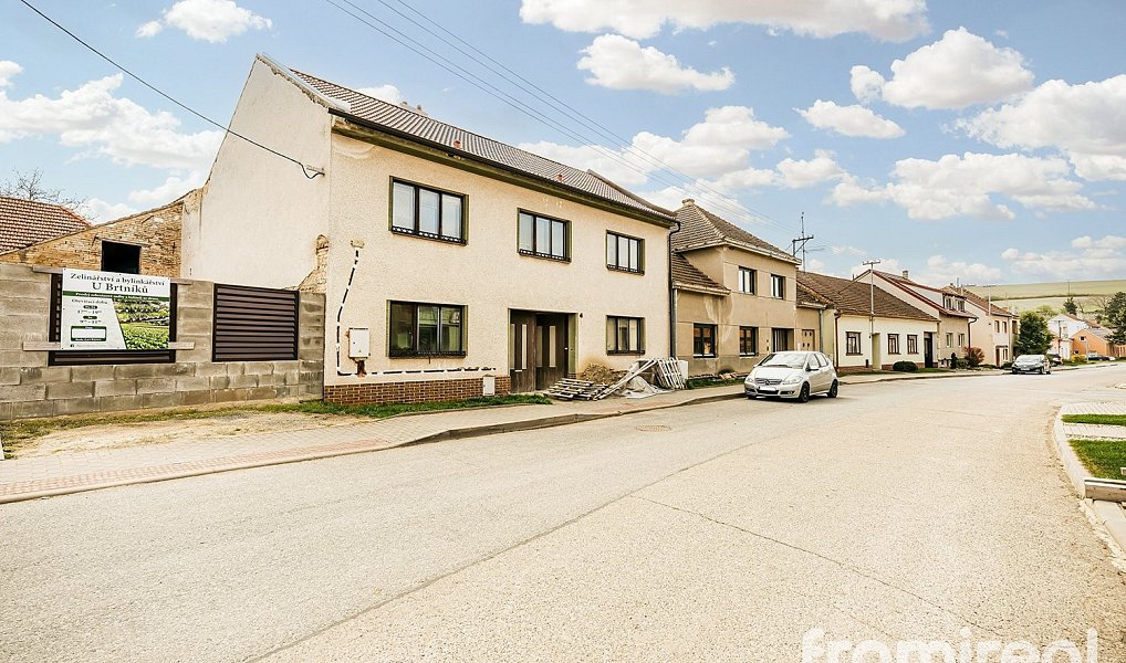 Prodej domu 200 m² s pozemkem 1 813 m², Lovčičky – náhled fotky 2