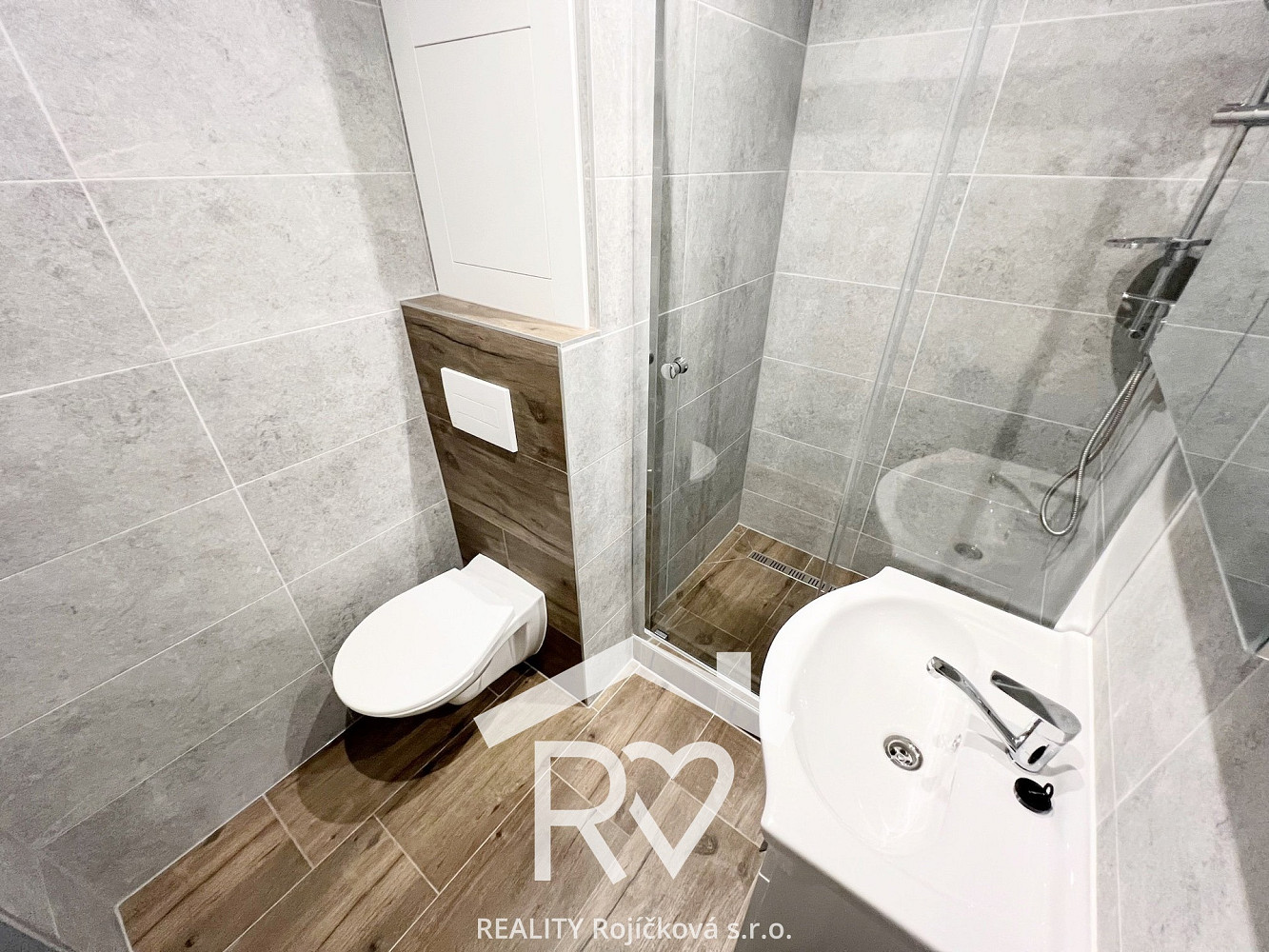 Pronájem bytu 1+kk 29 m² – fotografie 4