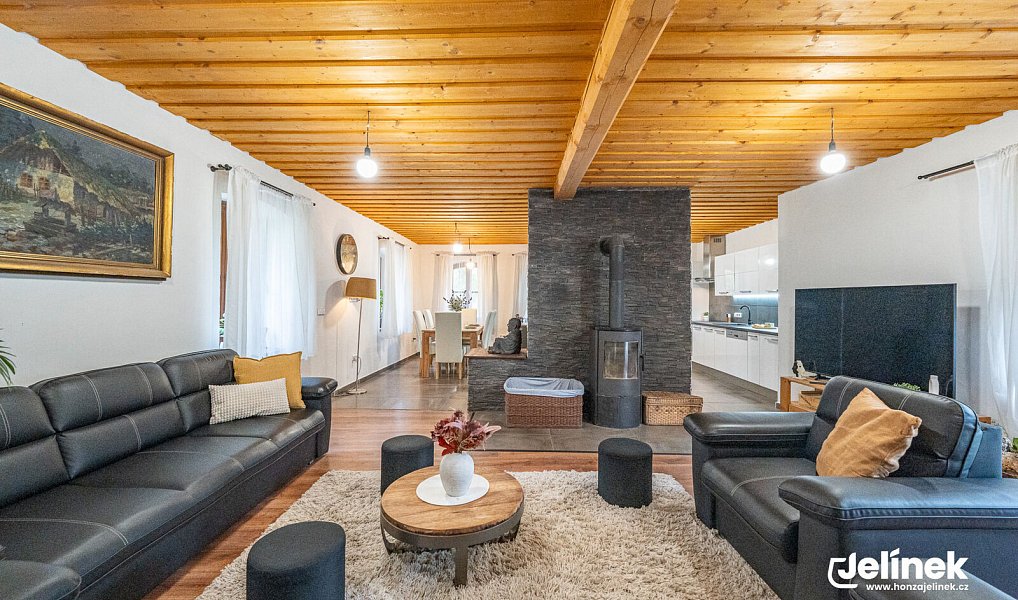 Prodej domu 167 m² s pozemkem 2 511 m², Polička – náhled fotky 2
