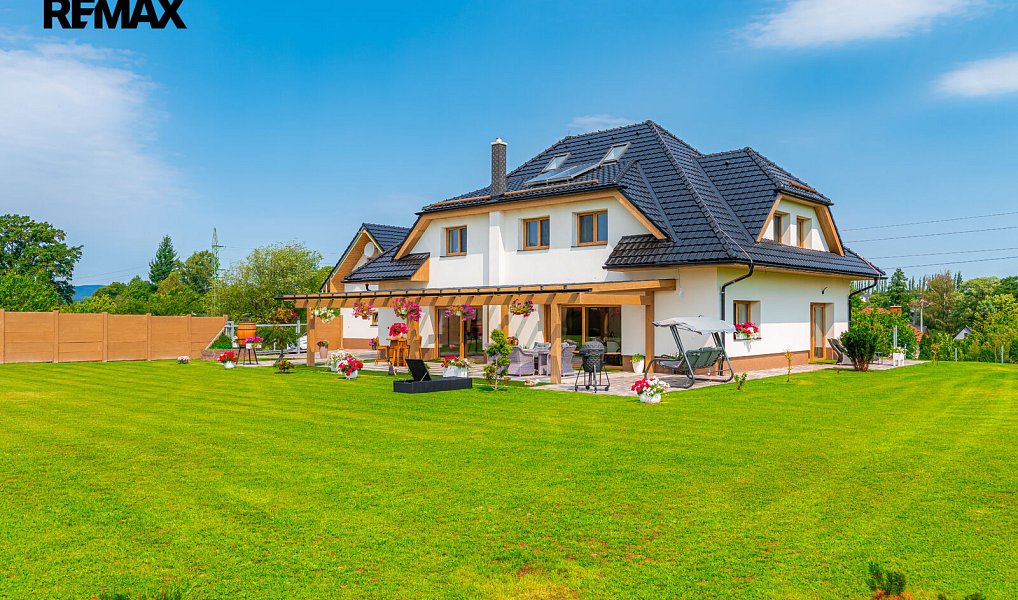 Prodej domu 350 m² s pozemkem 2 074 m², Staré Město – náhled fotky 2