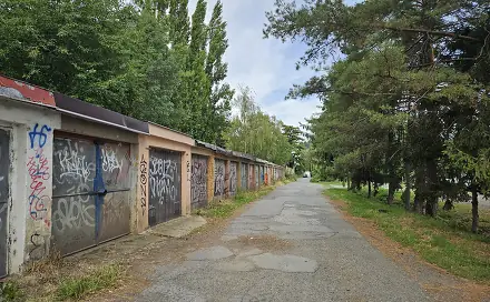 Prodej garáže s vlastním pozemkem 17m2, Bubeneč, Praha 6, Jednořadá, Praha 6 - Bubeneč