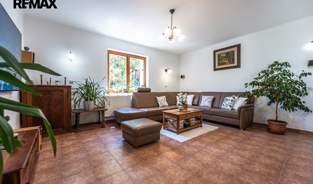 Prodej domu 213 m² s pozemkem 1 886 m², Mirošovice – náhled fotky 2