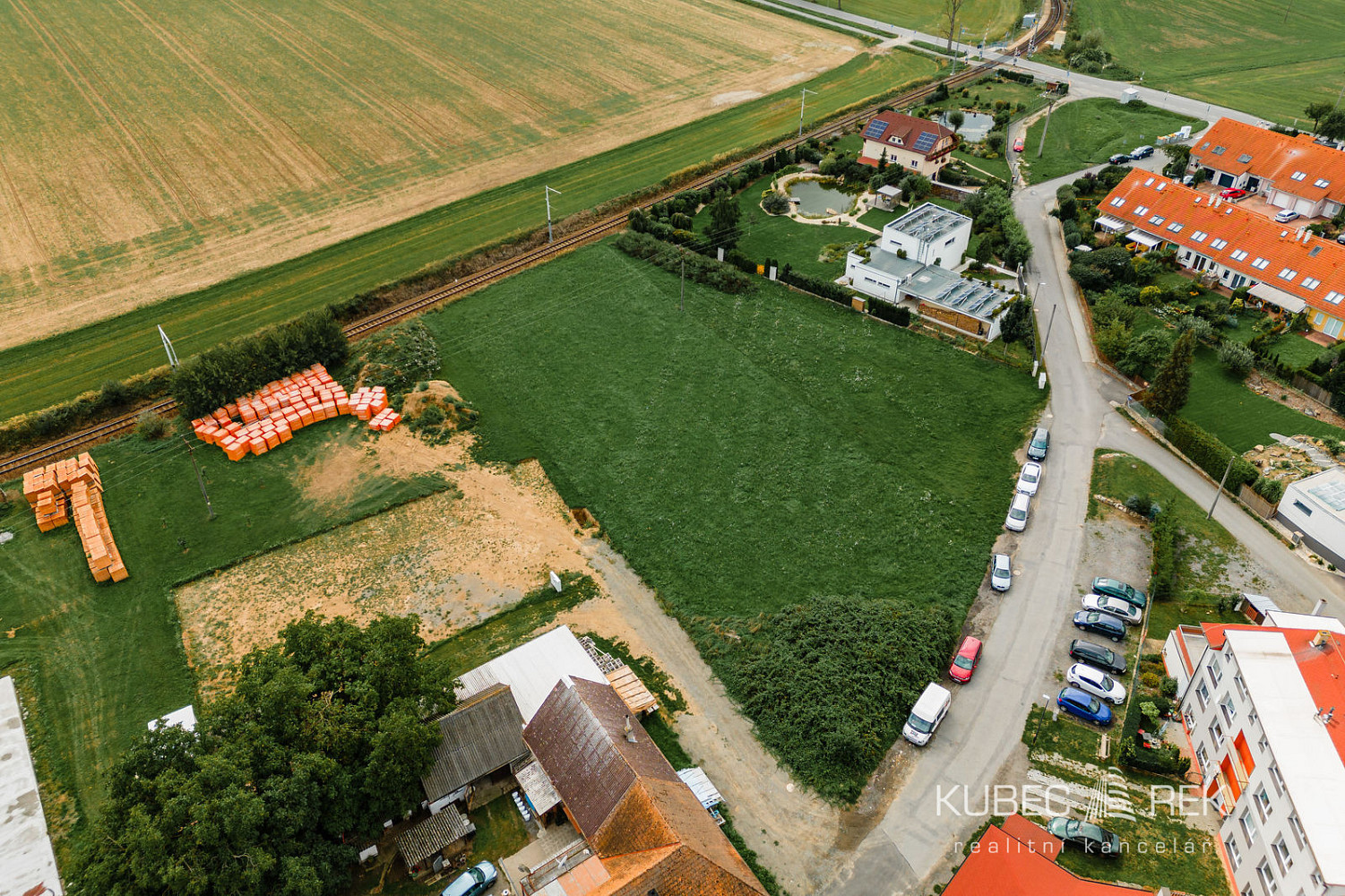 Prodej stavebního pozemku 1 732 m² – fotografie 3