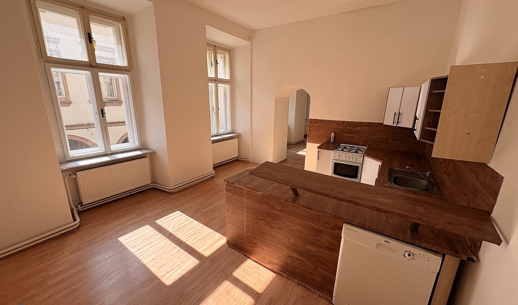 Pronájem bytu 3+1 75 m², Hostinné – náhled fotky 8
